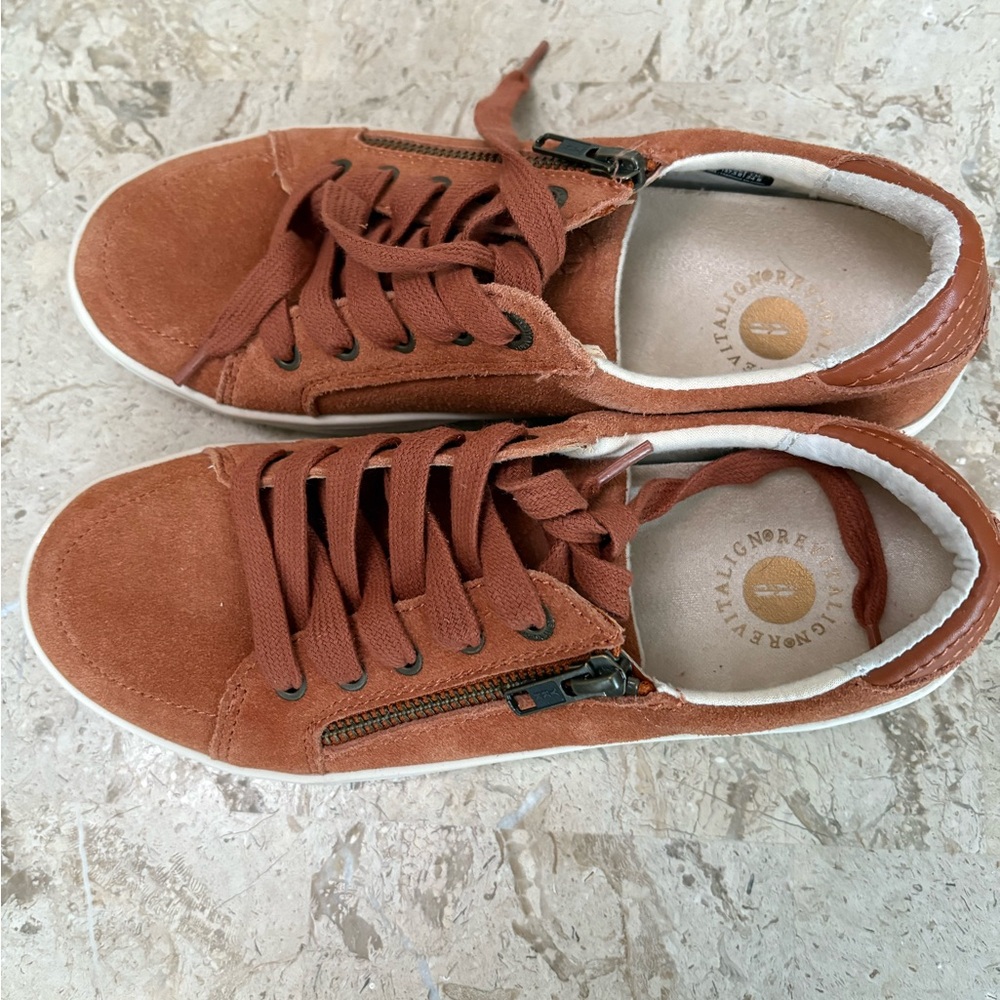 Revitalign Orthotic Suede Casual Sneaker Wrigley Suede Size 7 B